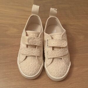 NEW: H&M Kids Cream Lace Sneakers